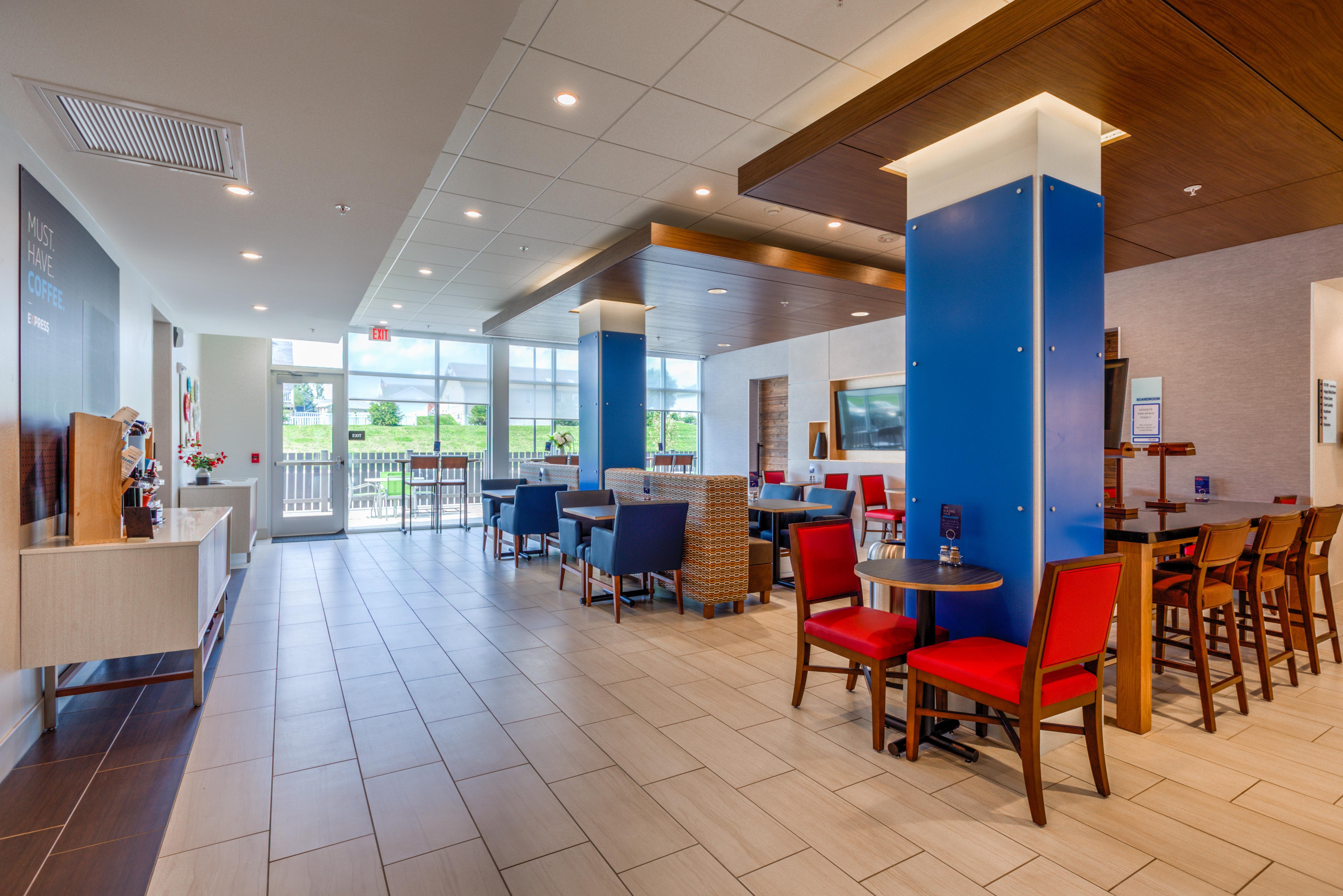 Holiday Inn Express & Suites Reedsville - State Coll Area, An Ihg Hotel Exterior photo