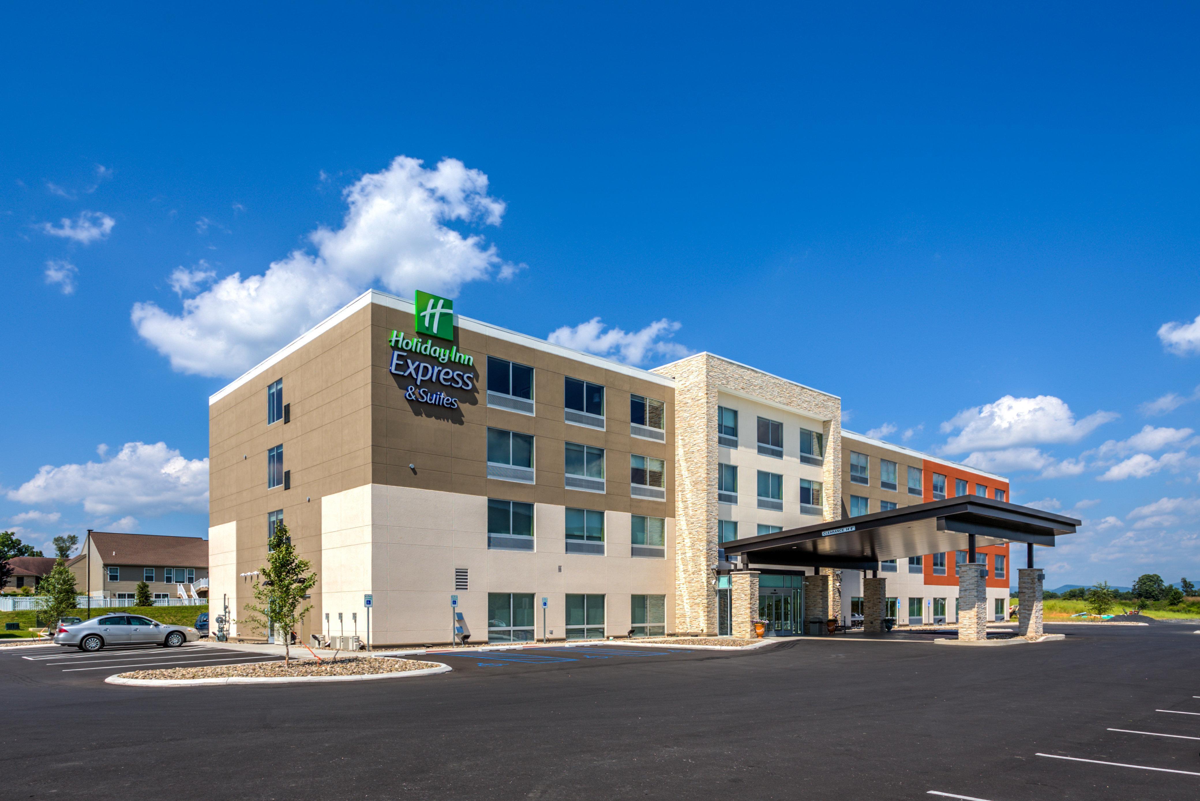 Holiday Inn Express & Suites Reedsville - State Coll Area, An Ihg Hotel Exterior photo